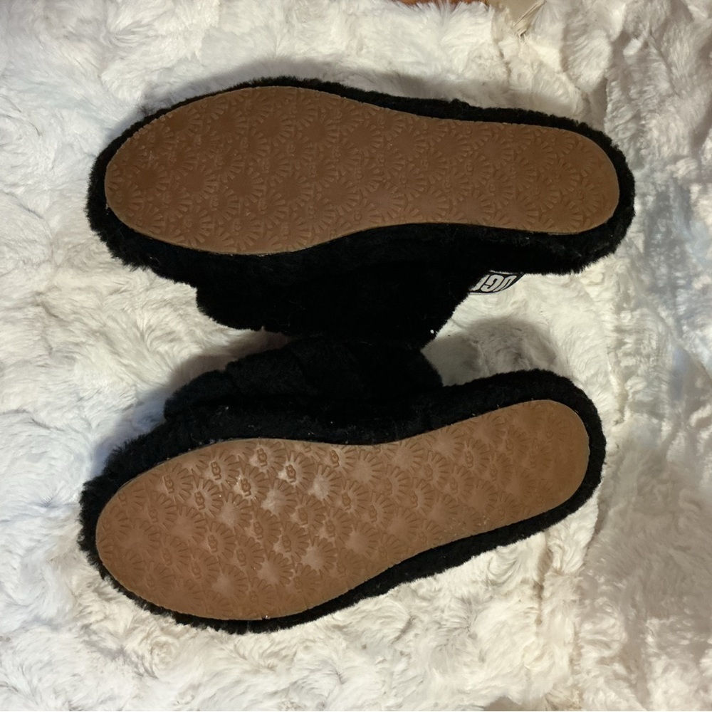 UGG Women's Black Fluffy Slippers - Picture 4 of 4